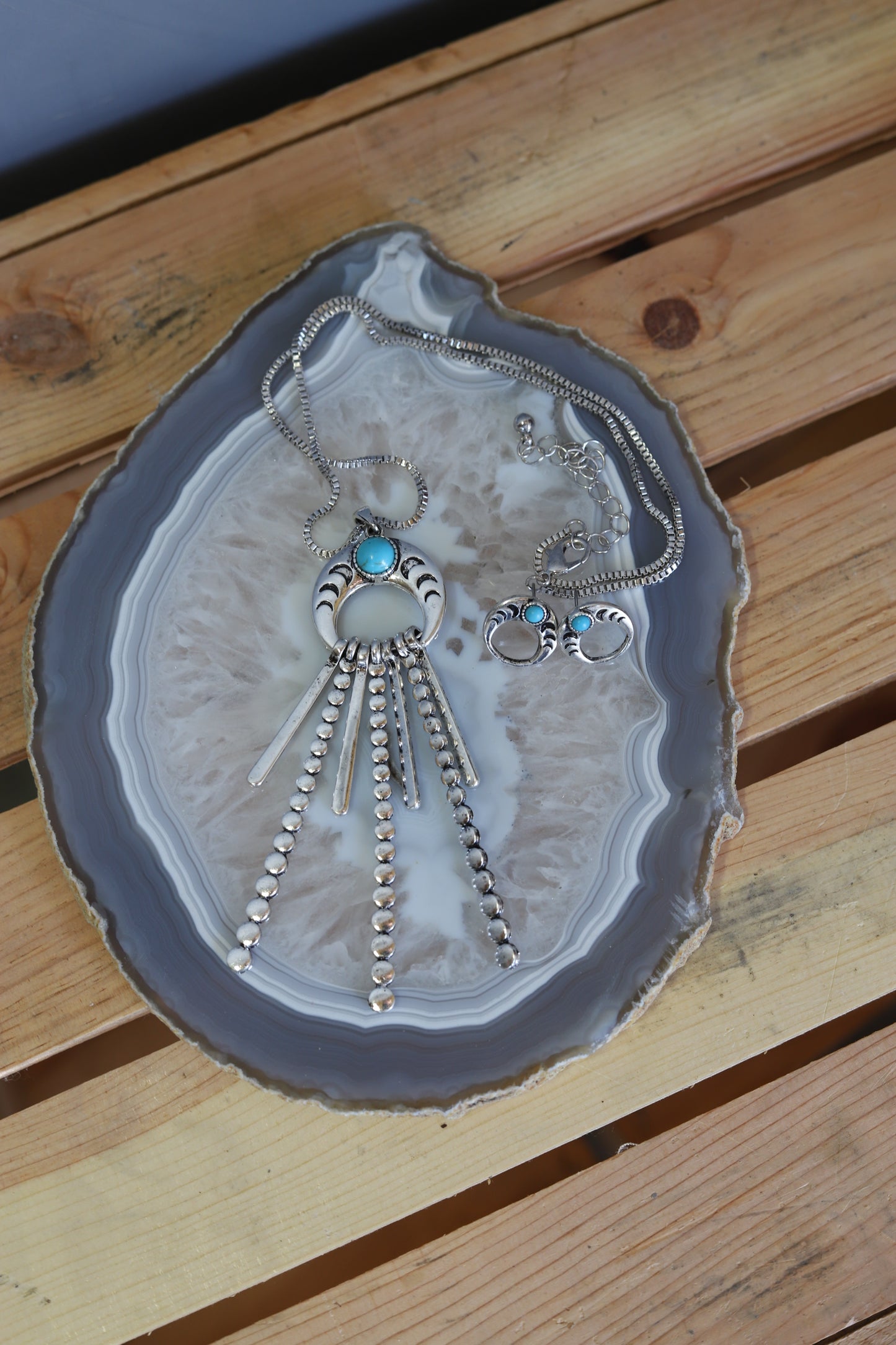 0100 20" SQUASH BLOSSOM W/ NECKLACE AND EARRINGS (1)