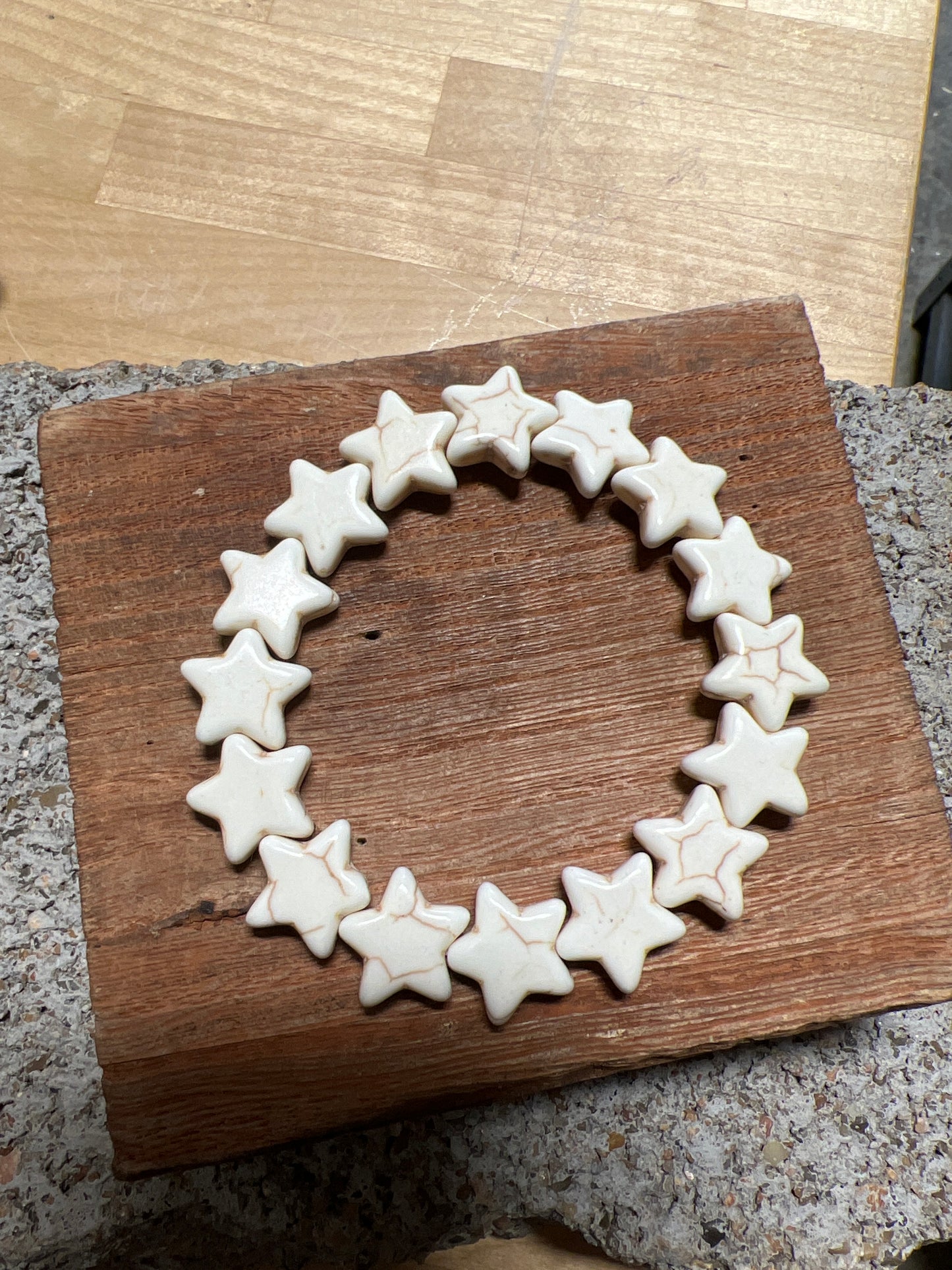 123100 R1-87 STAR STRETCH BRACELET BONE