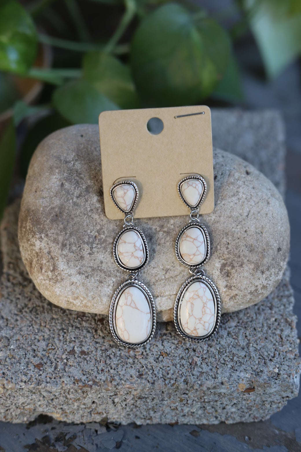 1551 T76 BONE 3 STONE DROP ER