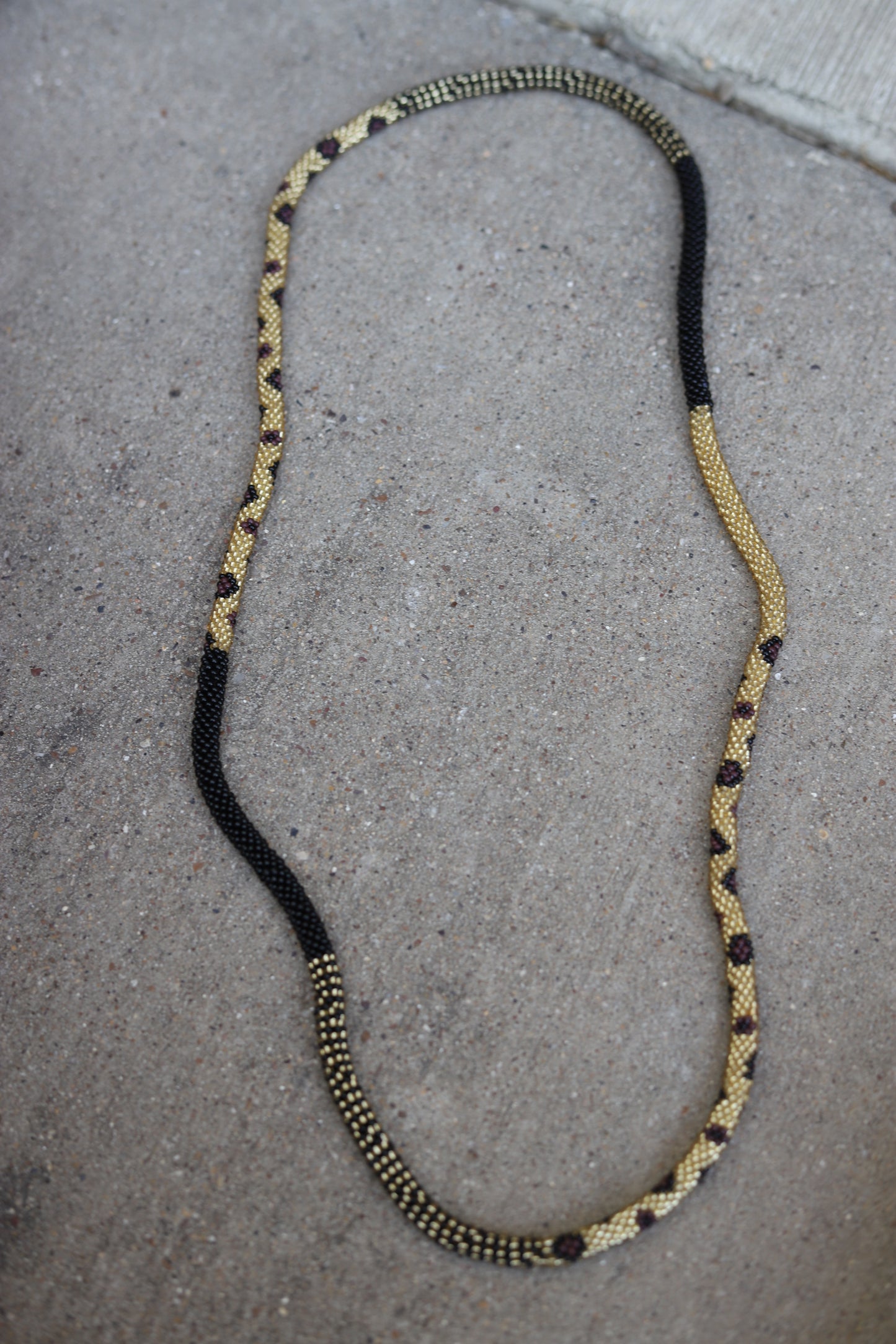 1012 HH252 CHEETAH SEEDBEAD NECKLACE