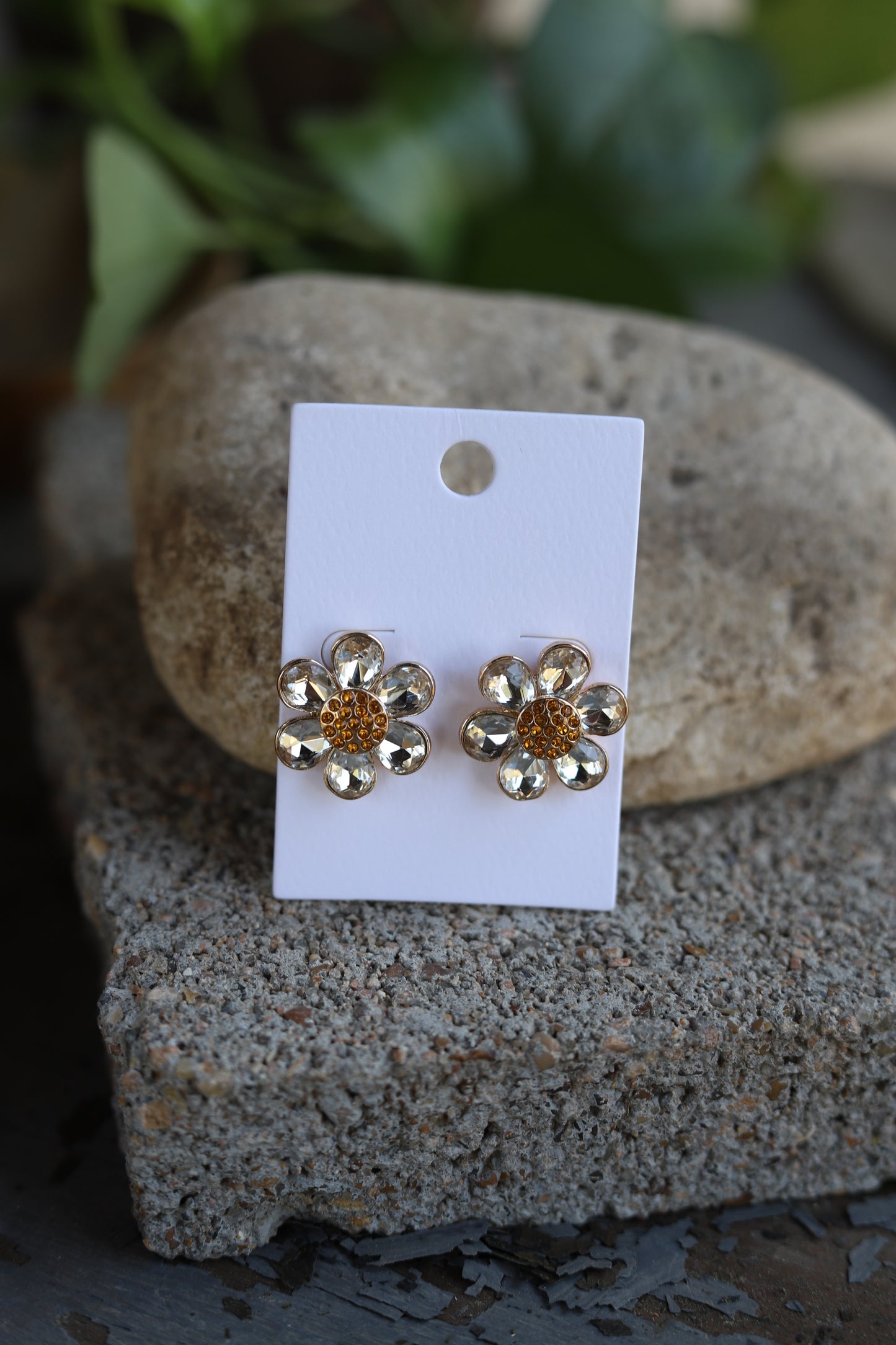 3216 H212 CRYSTAL FLOWER STUD ER