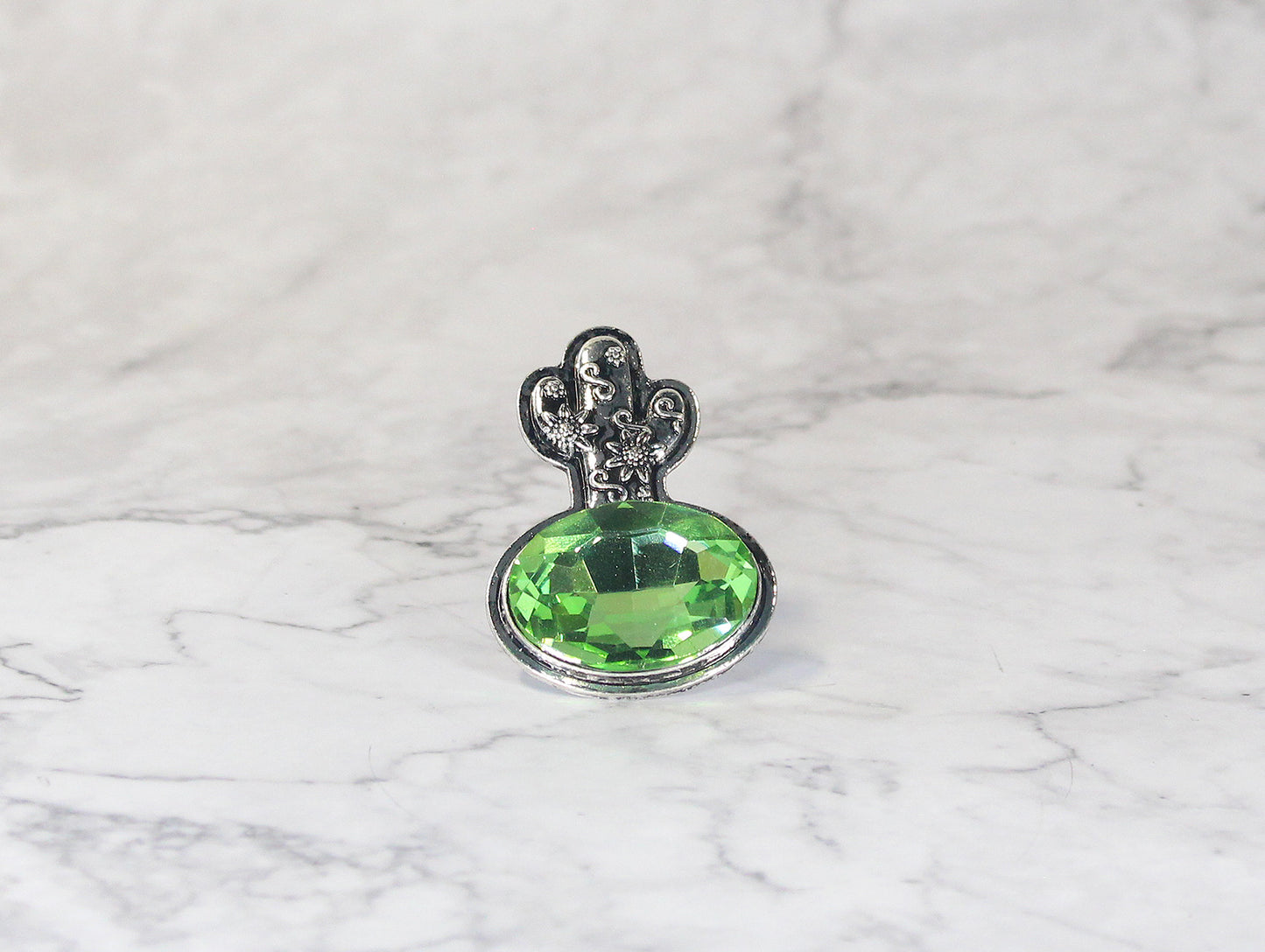 0110 H90 GREEN GEMSTONE FLORAL CACTUS RING