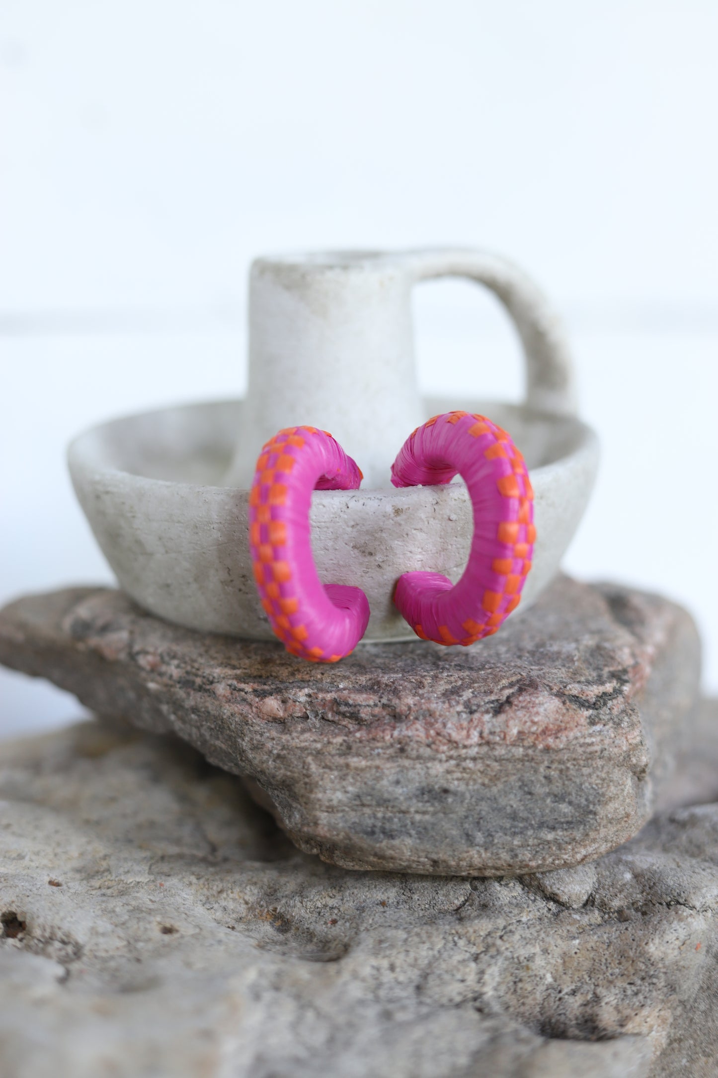 0158 T177 PINK RATTAN HOOP ER