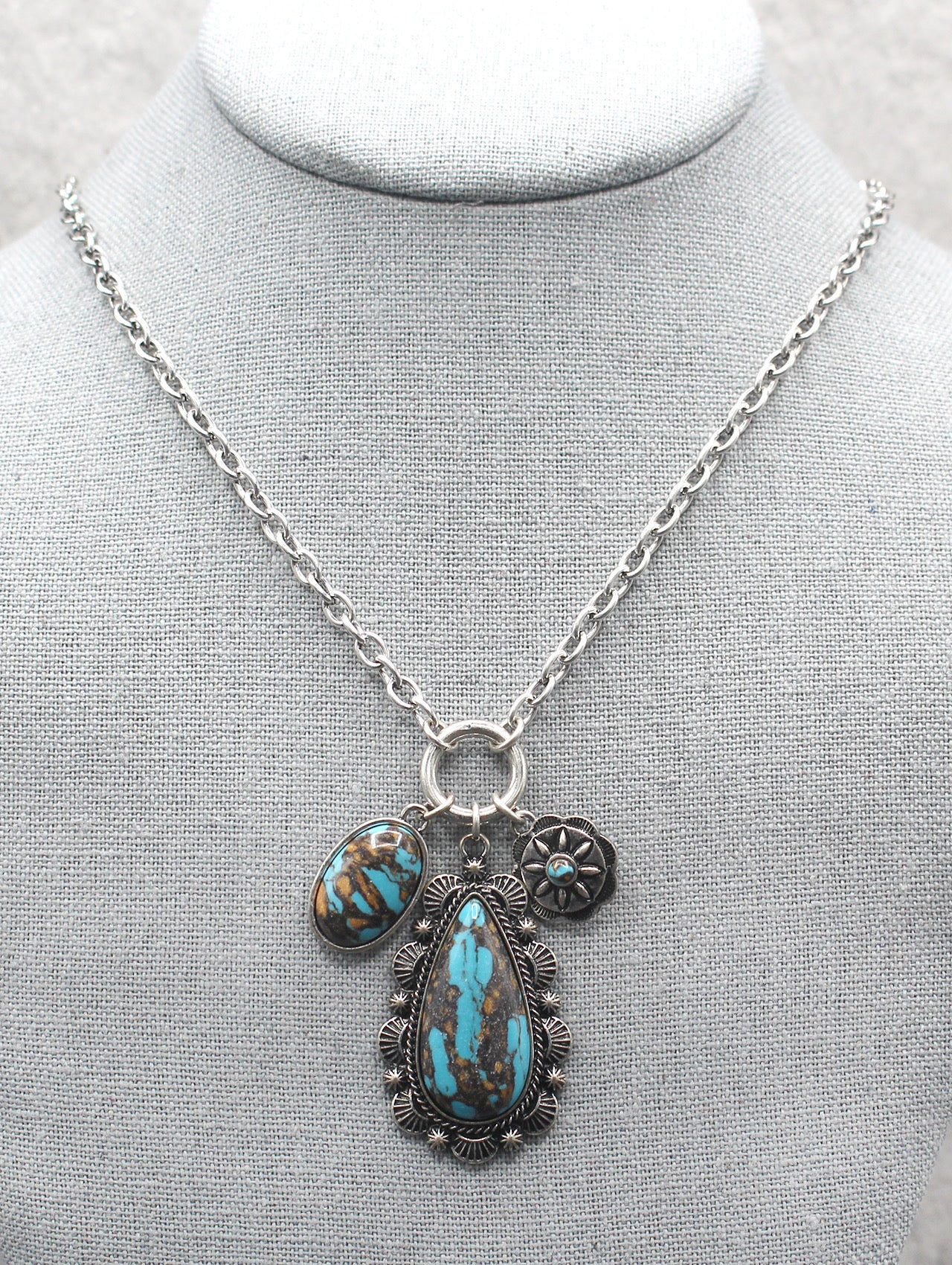 0529 H133 LINK CHAIN WITH TQ CLUSTER STONE