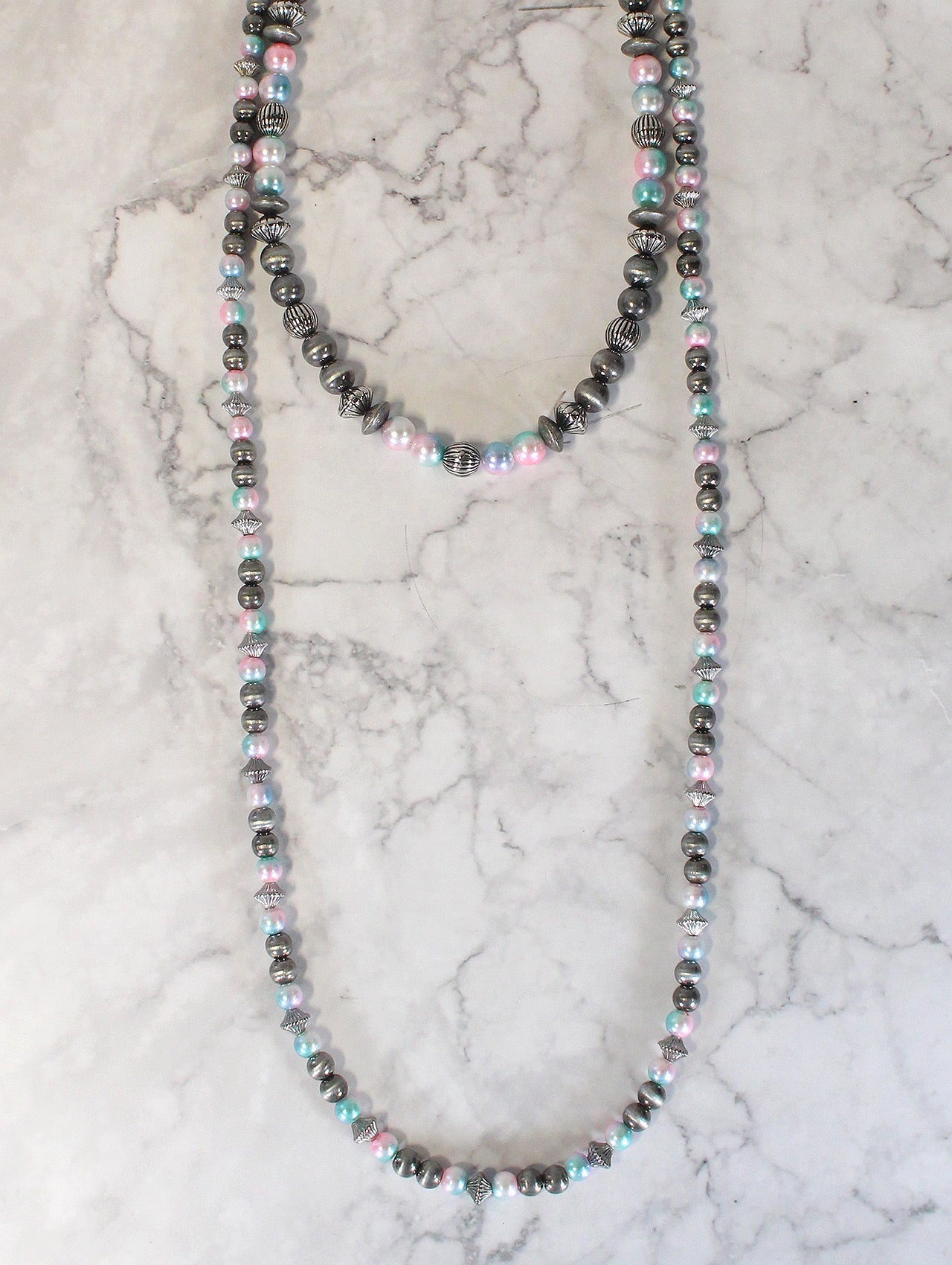 0805 HH147 WESTERN 2 LAYERED FAUX SILVER BEAD 30” NL