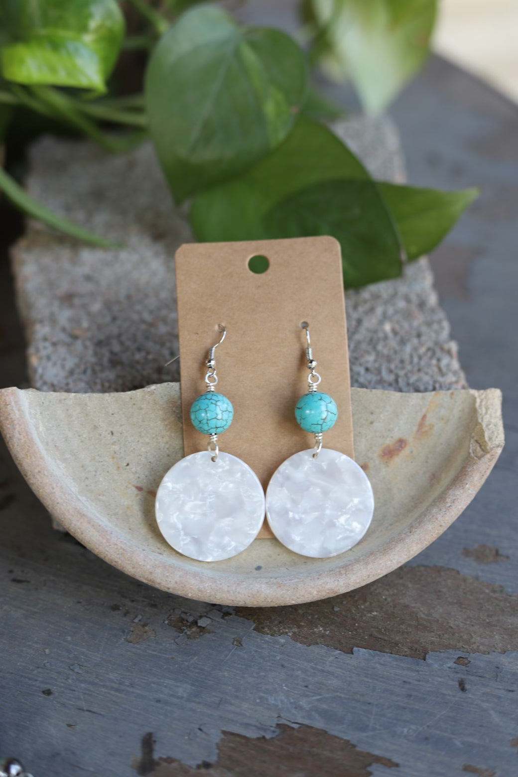 8235 R3-92 WHITE ACRYLIC WITH TURQ BEAD ER