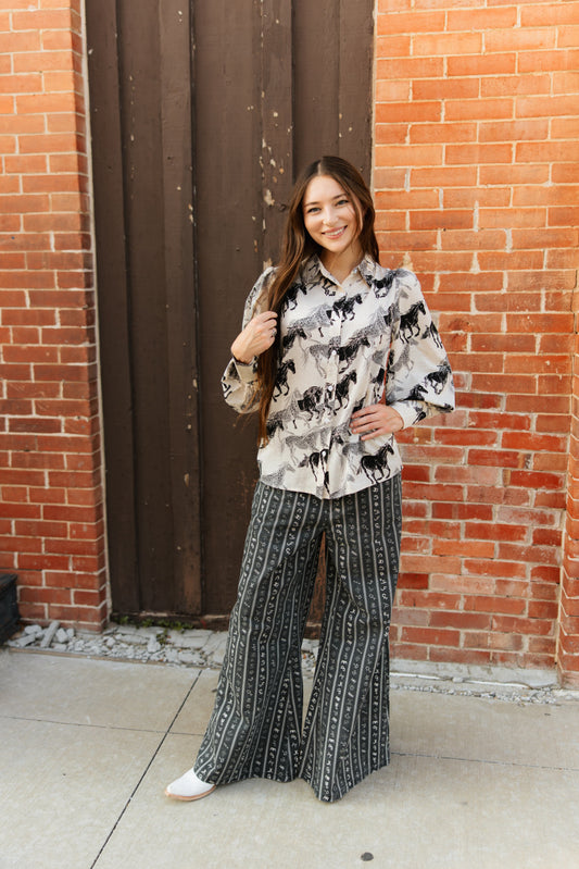 TH11 WILD BLACK HORSE BLOUSE (7 PIECE)