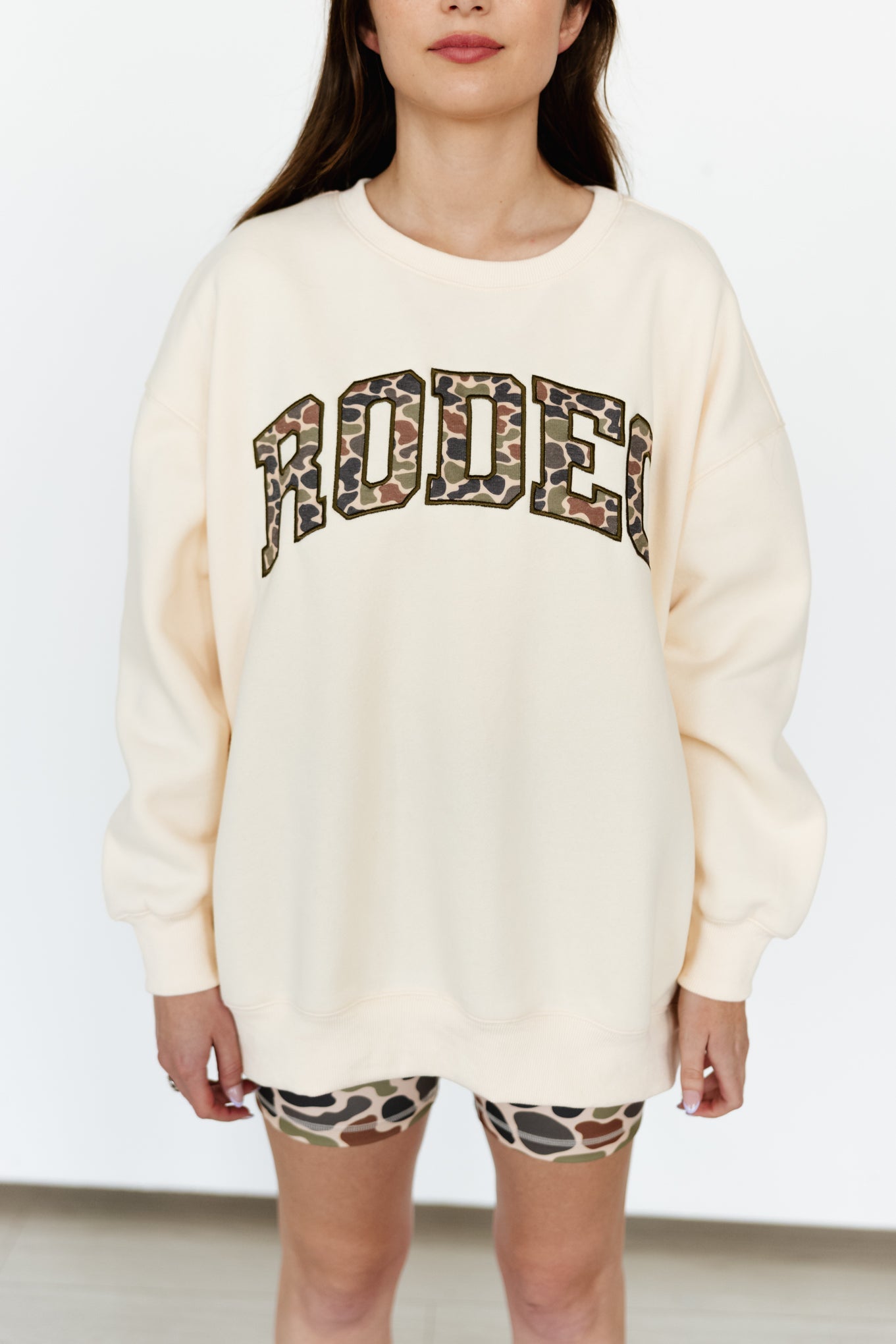 VR202 IVORY RODEO SWEATSHIRT(1 PIECE- WOMEN)