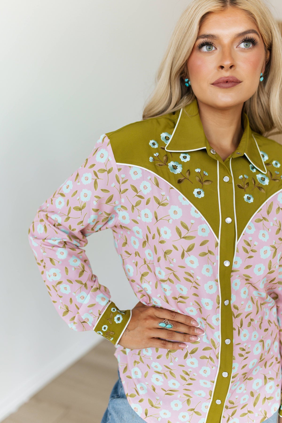 TH101 BLUSH GREEN FLORAL EMB YOKE TOP