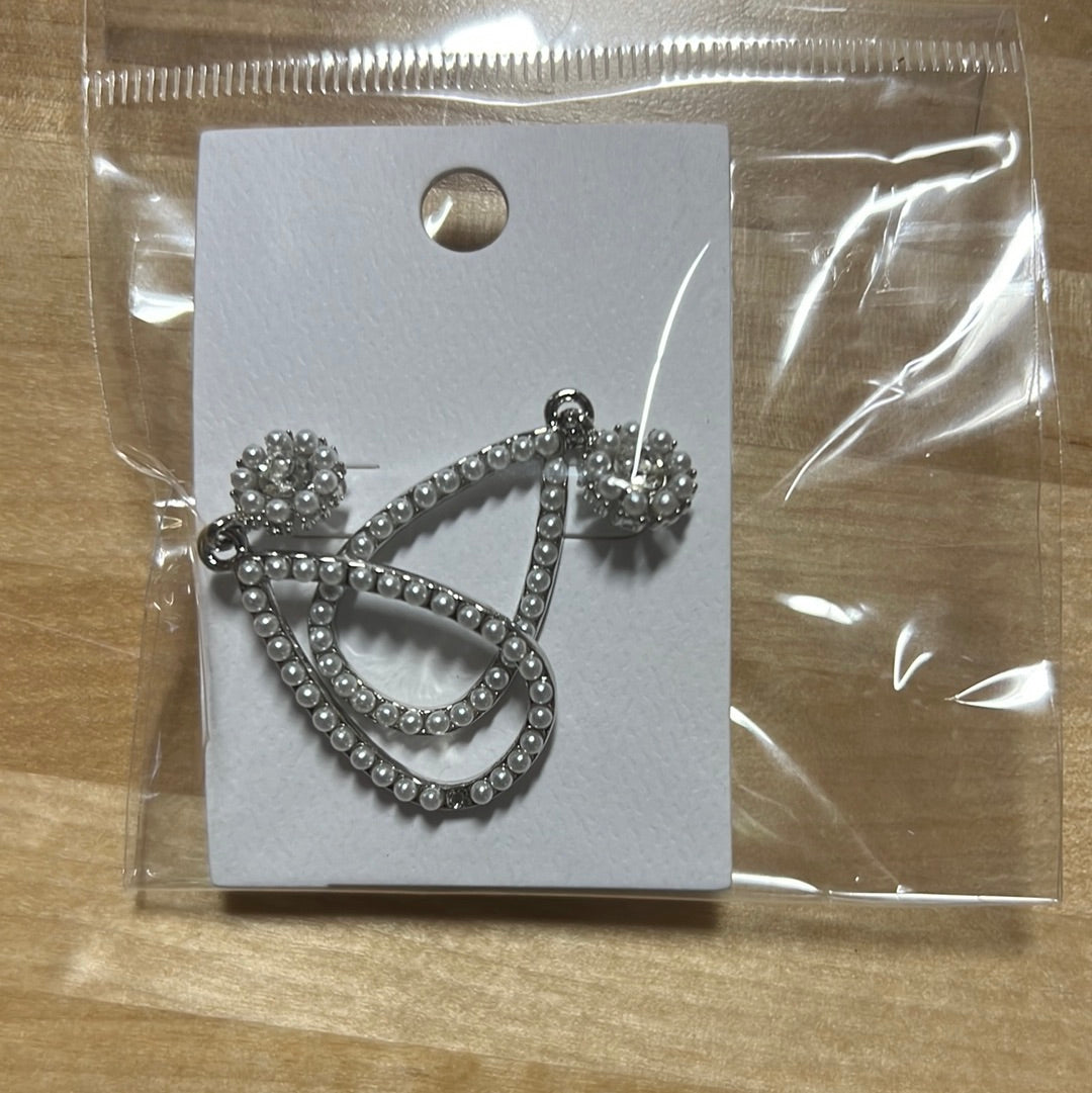 7840 H211 PEARL EARRING