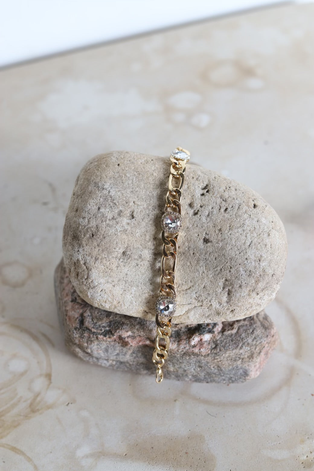 054 R1-48 GOLD/CRYSTAL BRACELET