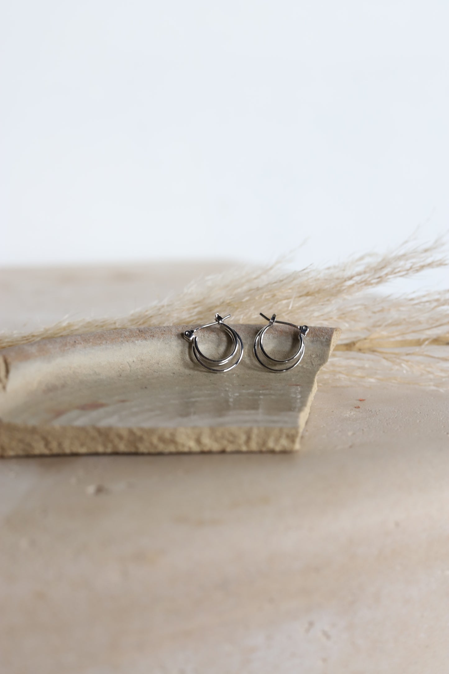 736 L8 SILVER DOUBLE HOOP EARRING