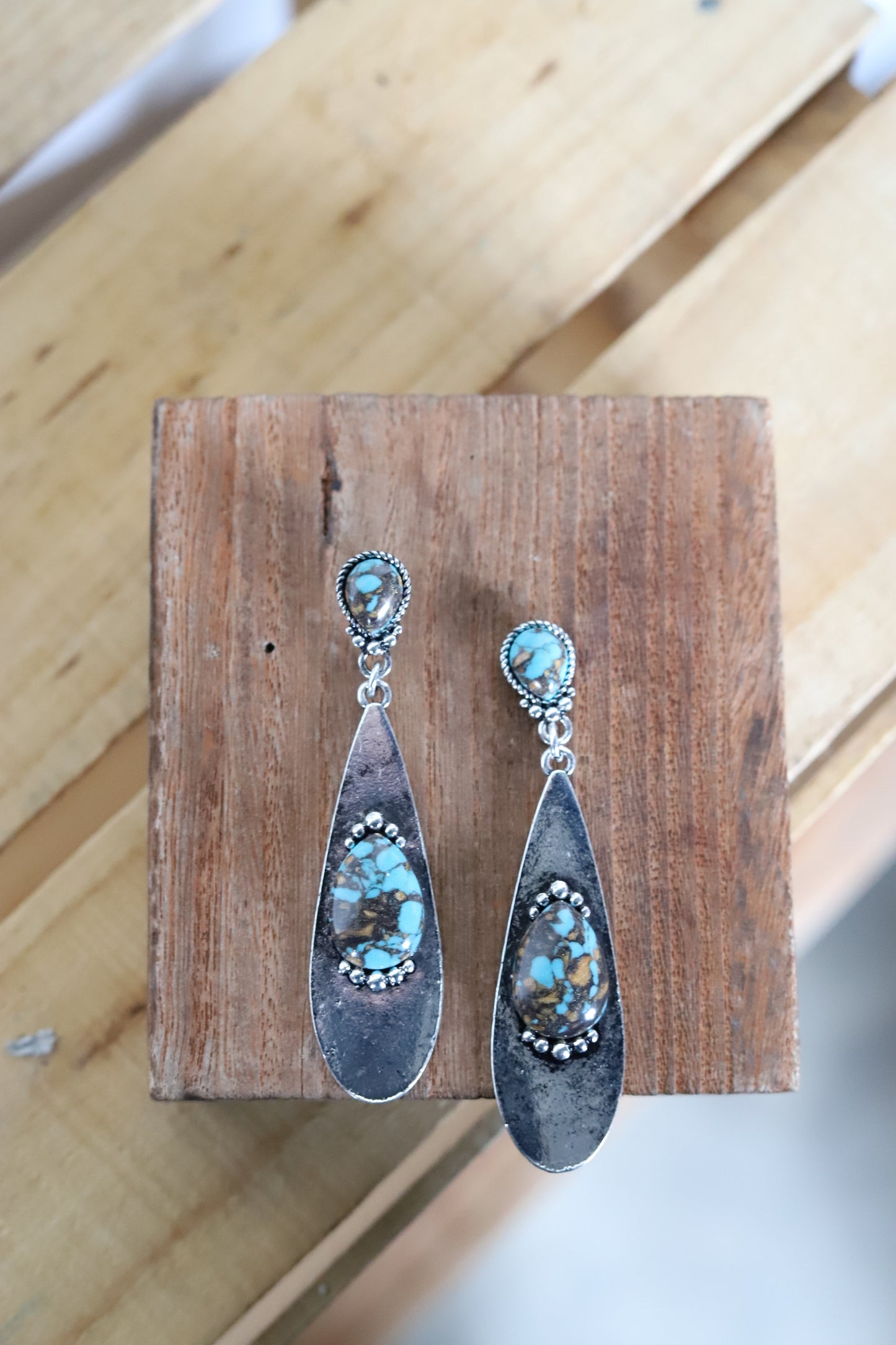 0364 R4-6 TURQUOISE WESTERN TEARDROP STONE EARRING