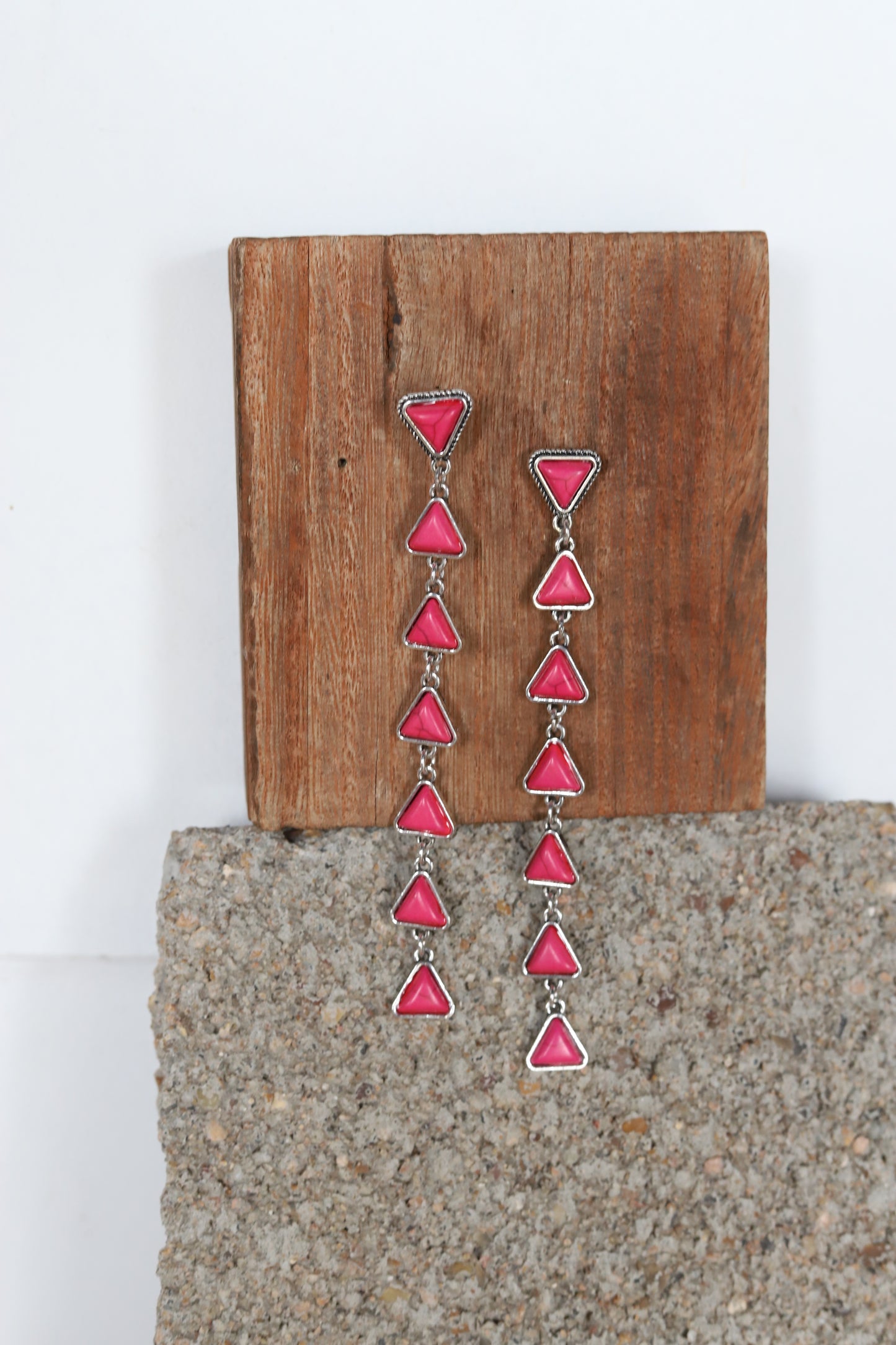 1529 (1) PINK TRIANGLE LONG DANGLE EARRING