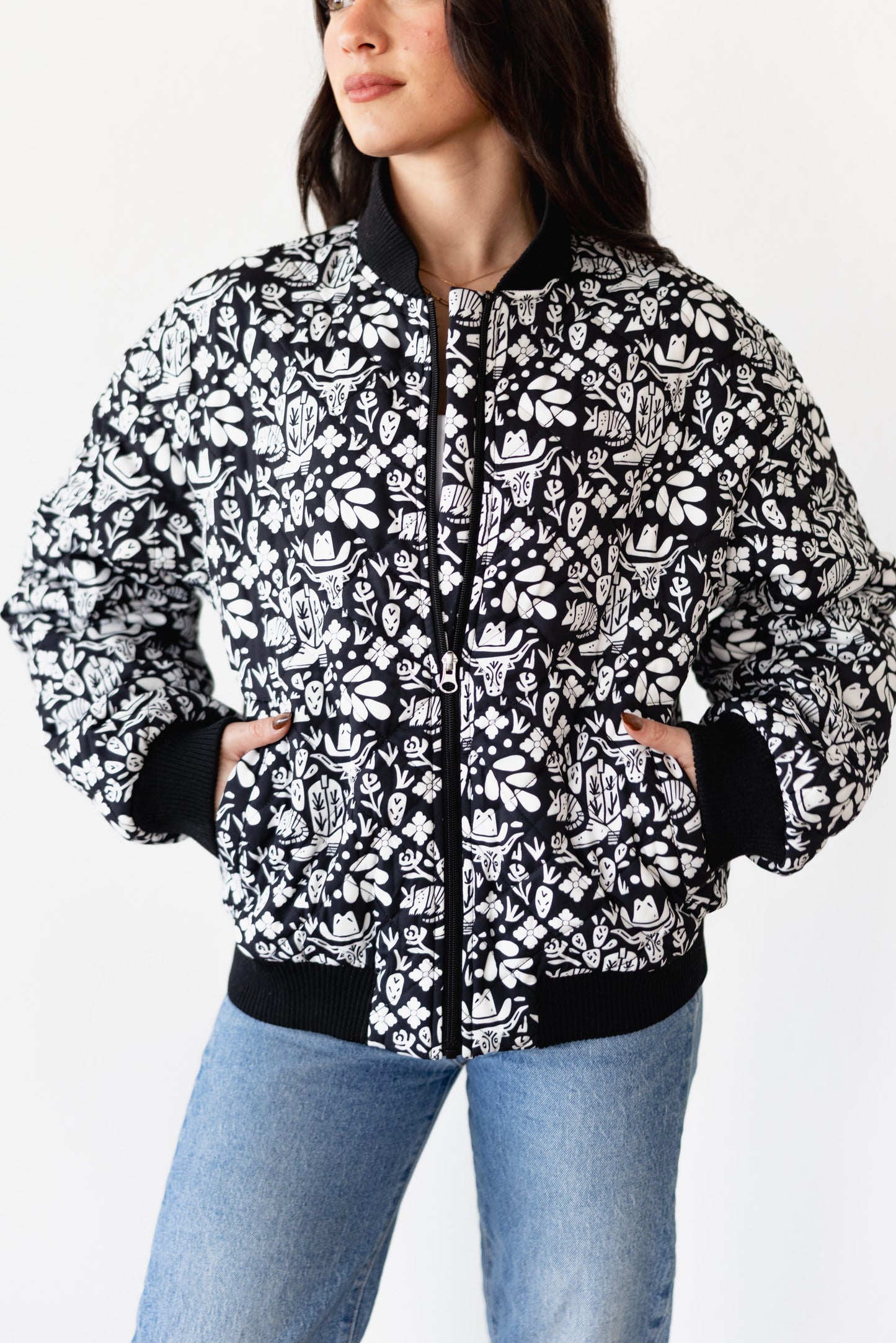 TH2412 BLACK WHITE WESTERN MOTIFF BOMBER JACKET (7 PIECE)