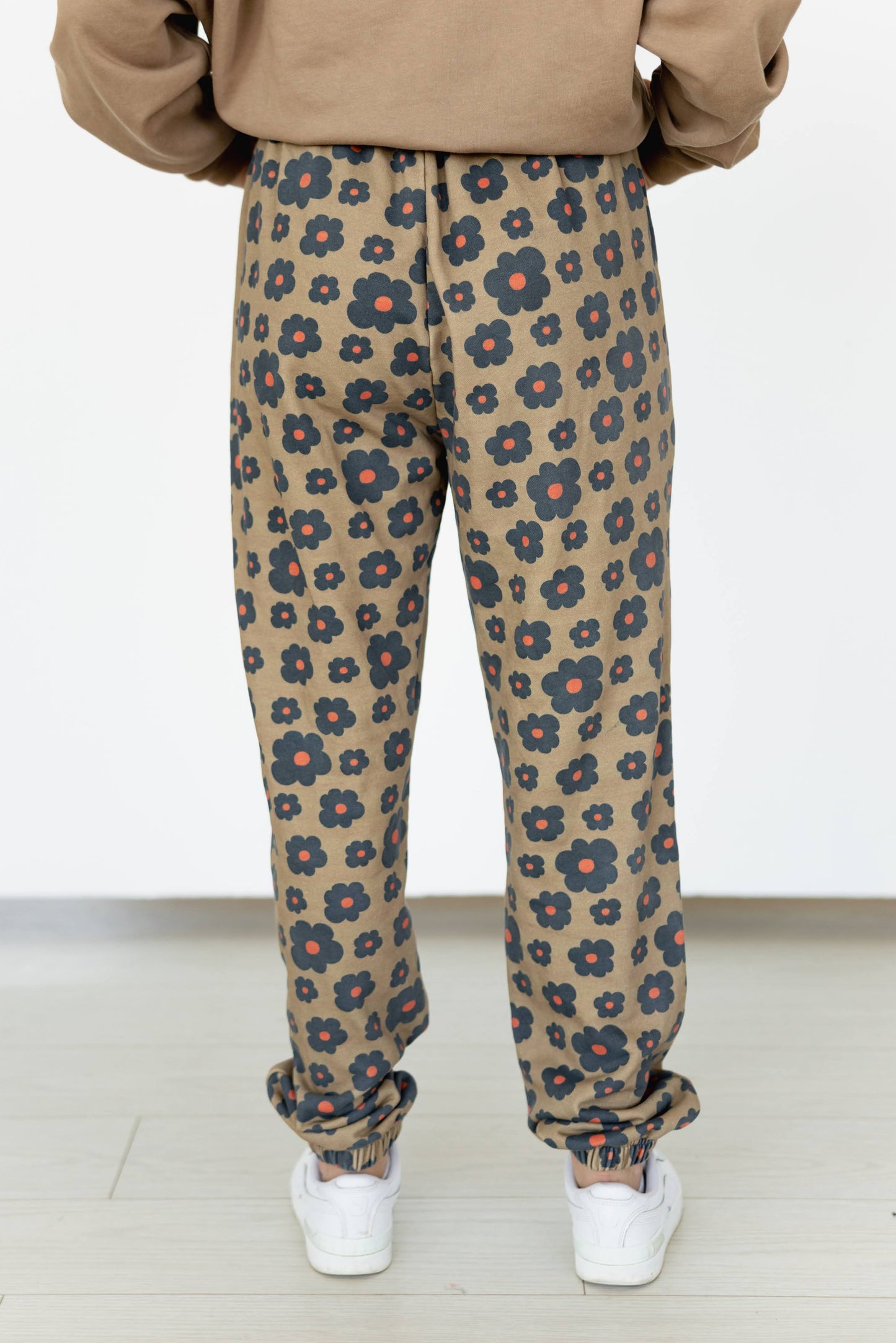 VR2002 BROWN RETRO FLORLA SWEATPANTS (7 Pieces)