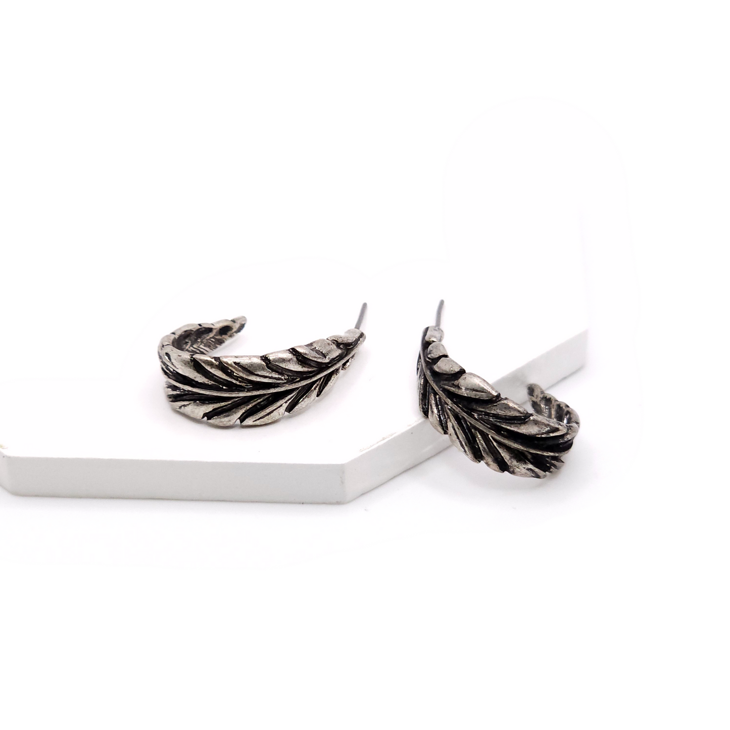 6022 R1-72 Antique Silver-Tone Feather Hoop Earrings
