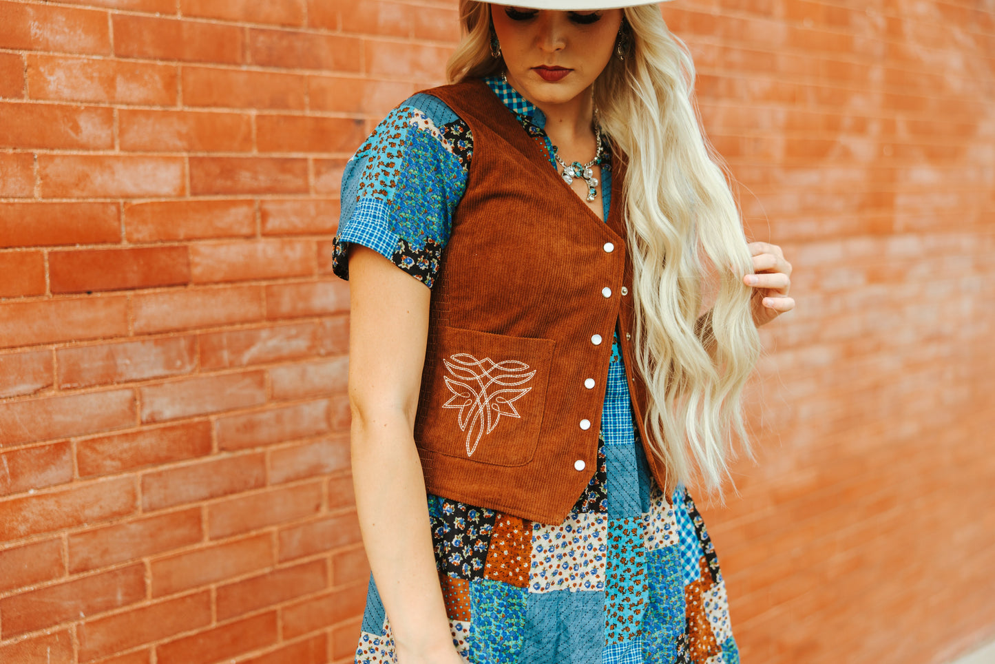 TH160 S126 BROWN CORD PEARL SNAP VEST(1 Pieces)