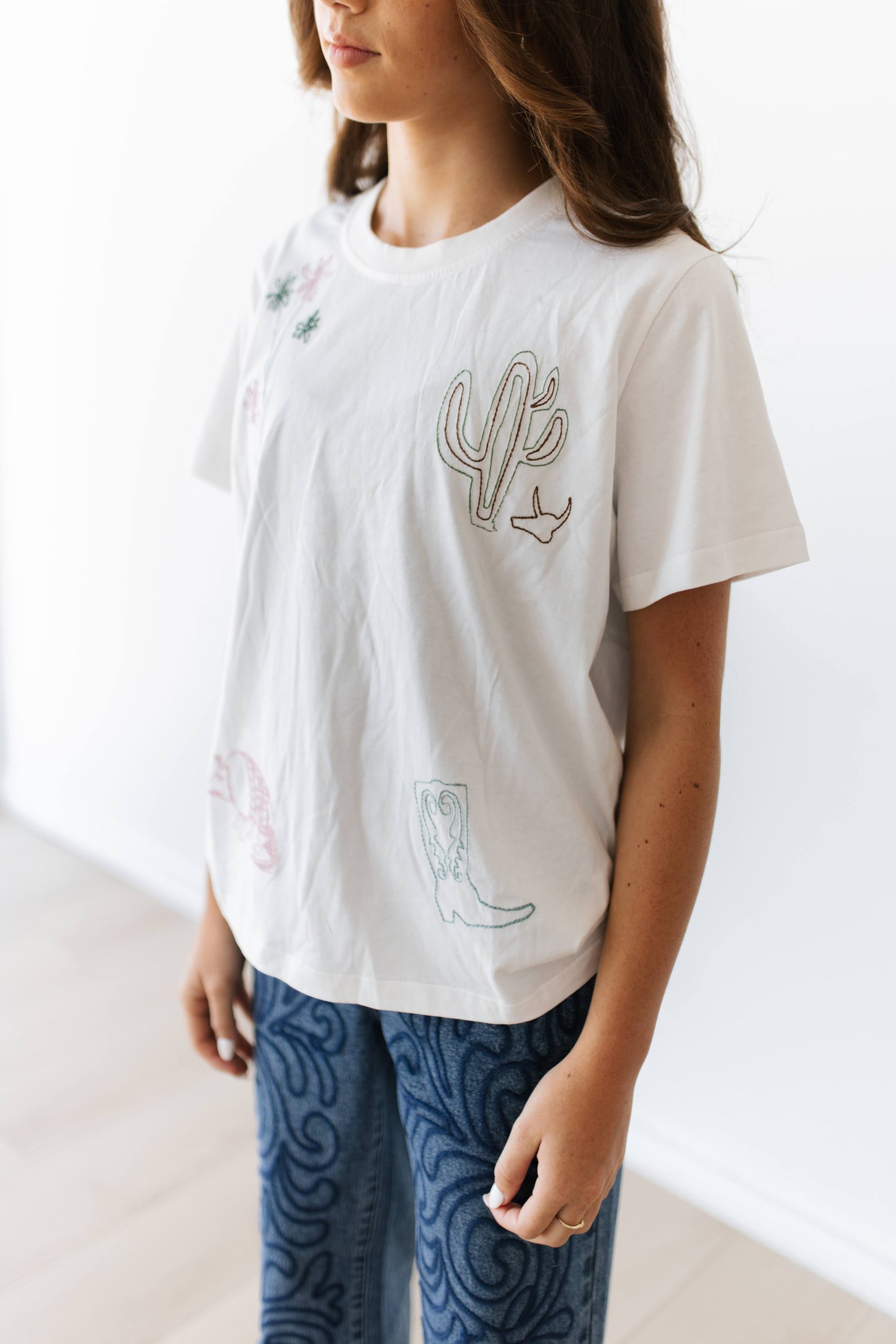 TH1401 WHITE ARMADILLO EMBROIDERY TEE (7 PIECE)