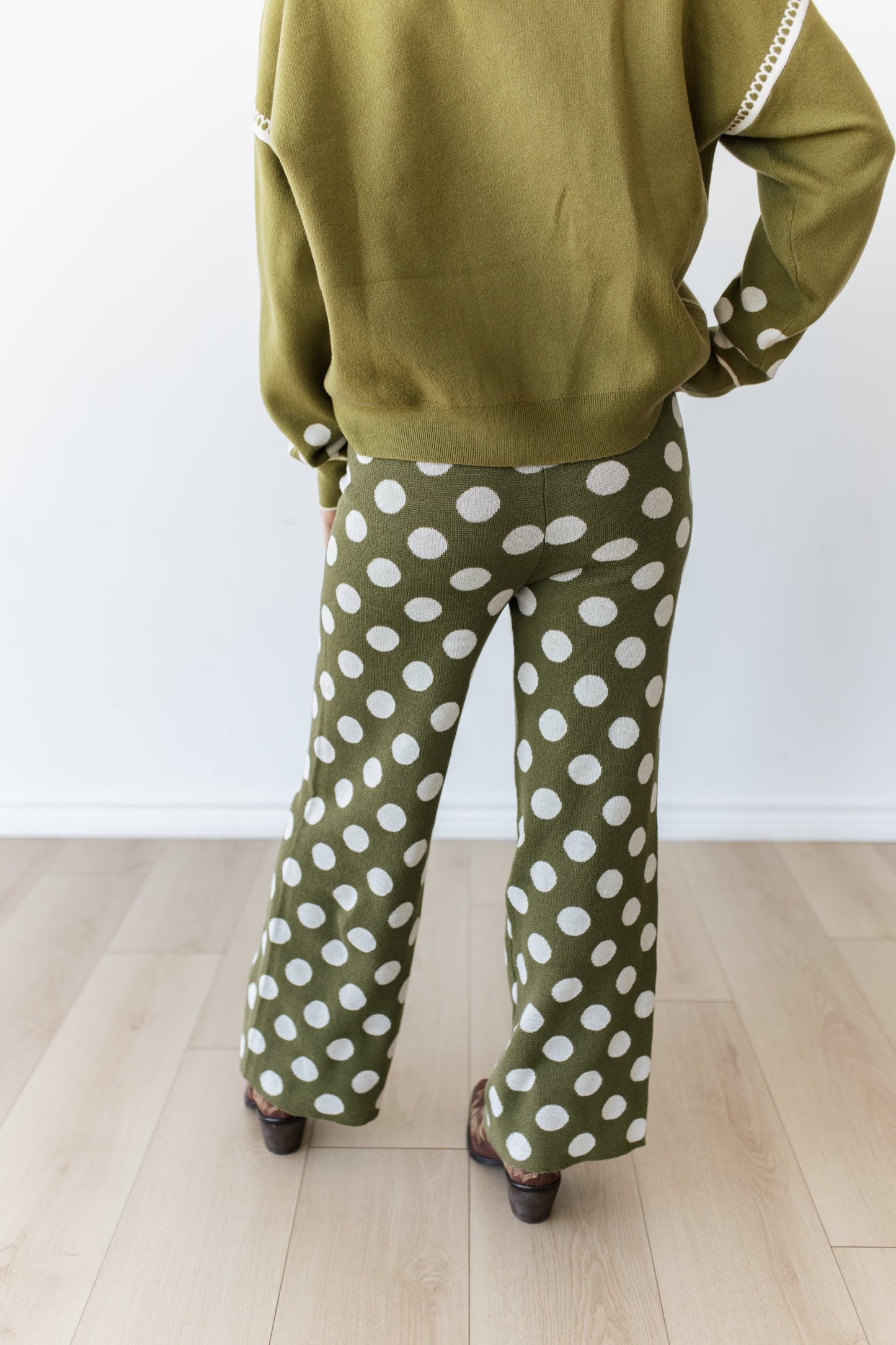 TH651 OLIVE DOT WIDE SWEATER PANT (7 PIECE)