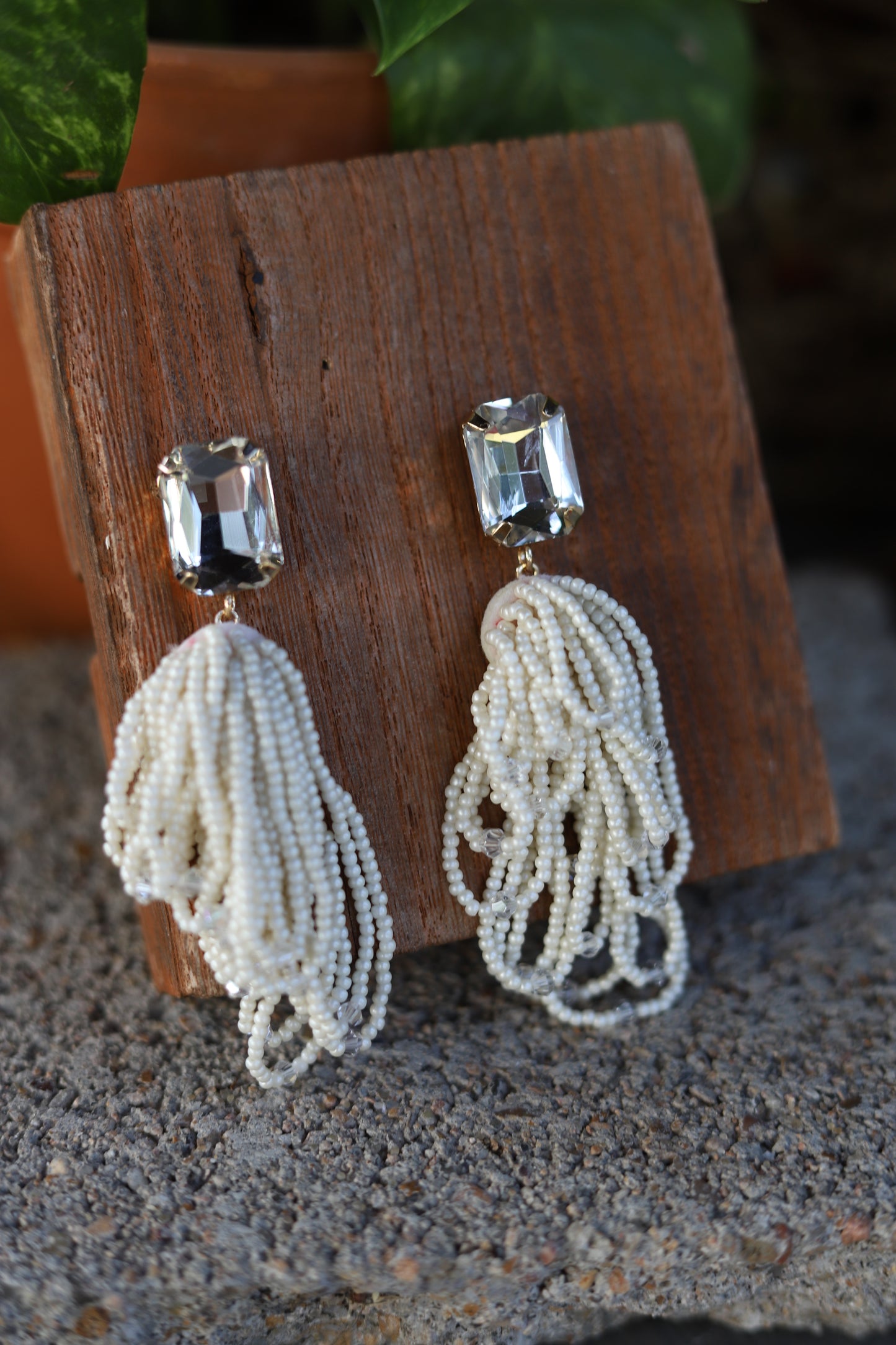 0009 H195 IVORY SEED BEAD TASSEL ER