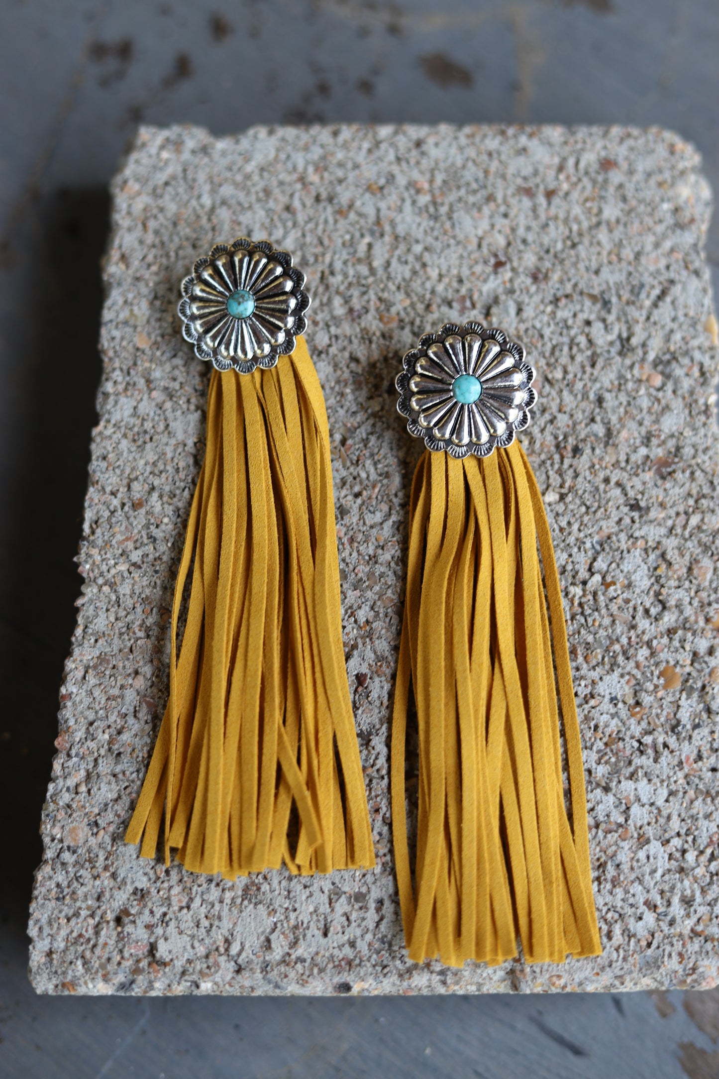 1611 T22 CONCHO W/ LEATHER TASSEL EARRING