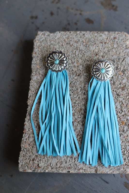 1611 T22 CONCHO W/ LEATHER TASSEL EARRING