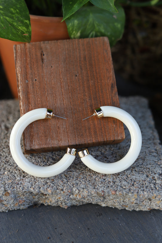 7762 H207 IVORY 60MM ACRYLIC HOOP ER