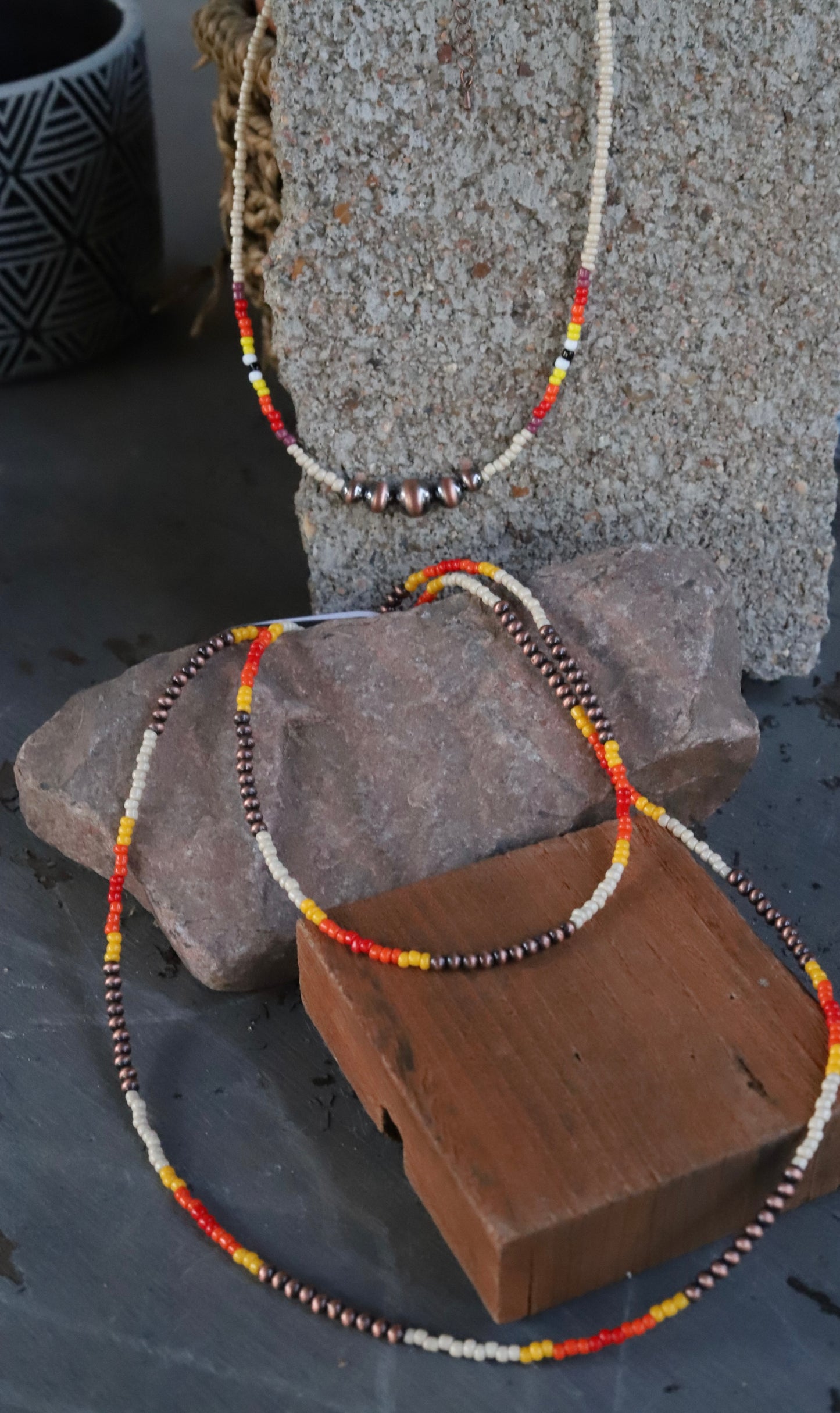 0799 HH163 BONE WESTERN GRADUATED FAUX SILVER SEED BEAD NL