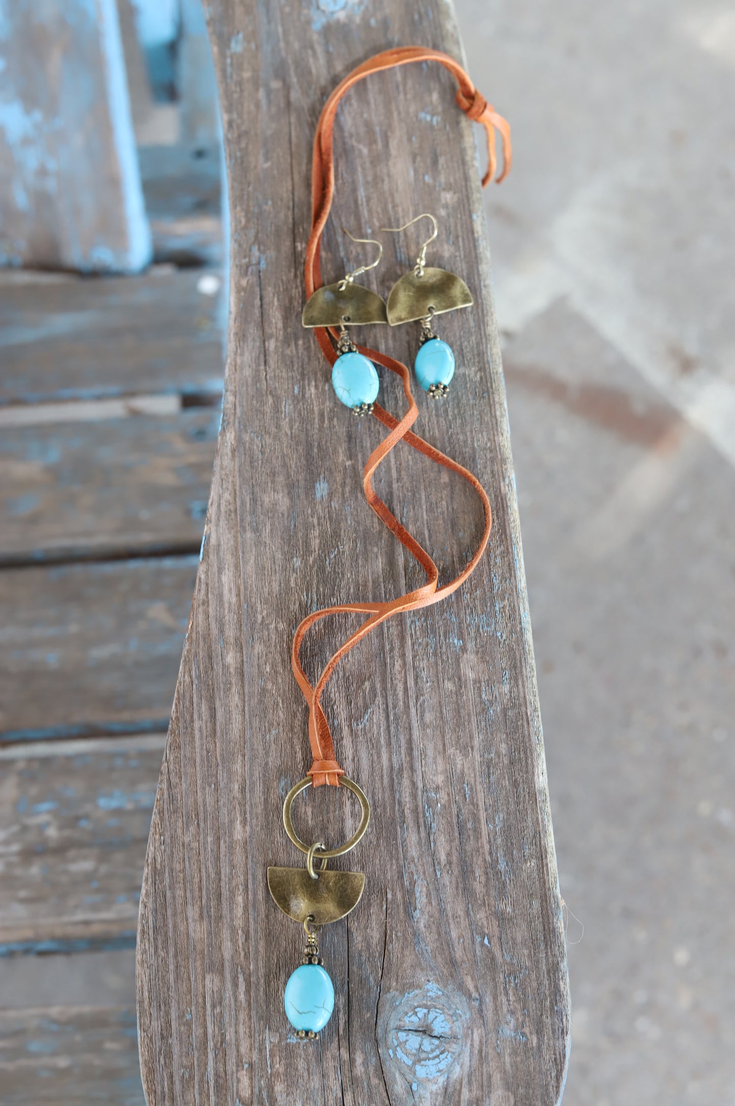 9219 E2-70 BRASS HALF CIRLE TURQ DROP ER