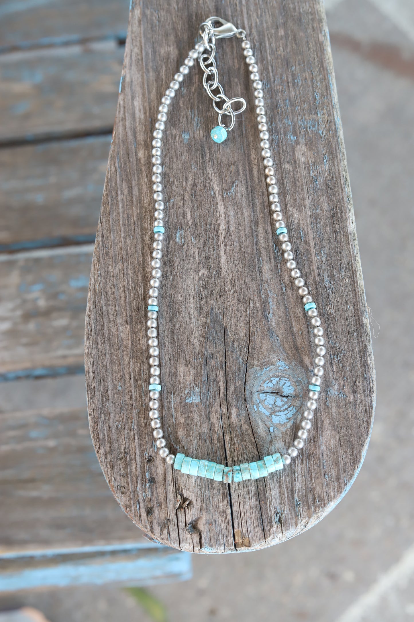 62184 N12 18" SILVER BEADED NL W/ CENTER BLUE JASPER CYLINDER BEADS