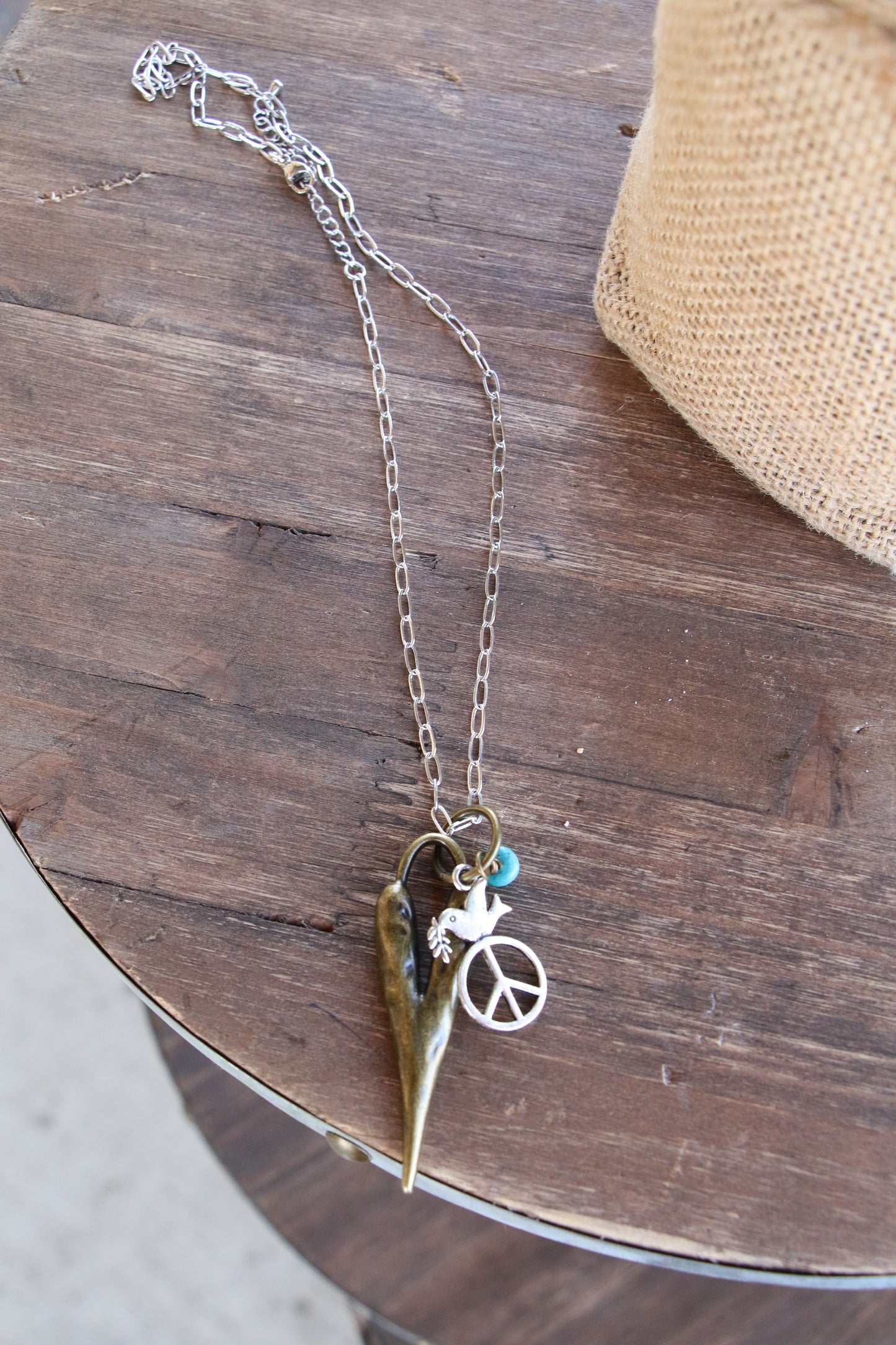 22250 R2-89 Peace Love & Turquosie Chain Necklace