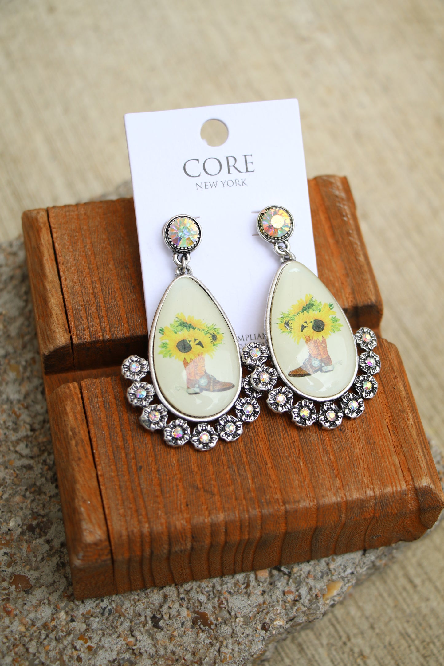 8571 H202 BLING STUD W/ SUNFLOWER BOOT PHOTO ER0