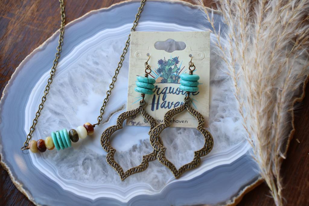 322117 R1-195 BRASS SWOOP DANGLE ER