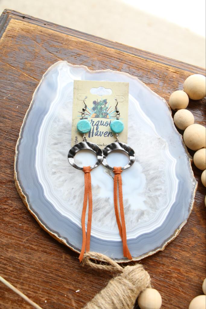 102176 E1-13 TURQ STONE AND SILVER HOOP ER W/GEN LEATHER DANGLE