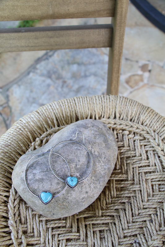 1500 T114 TURQUOISE HEART STONE HOOP EARRING
