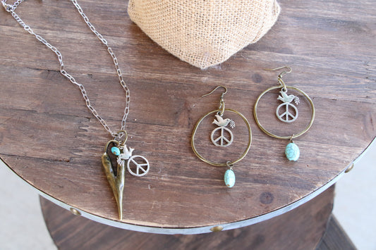 22250 R2-89 Peace Love & Turquosie Chain Necklace