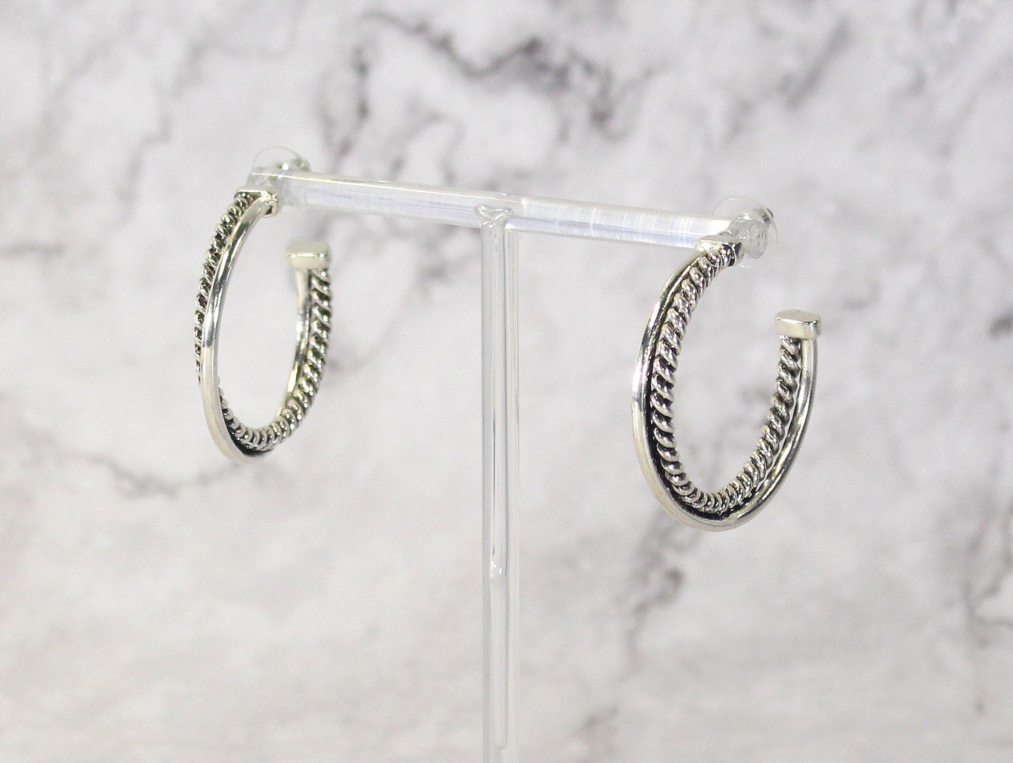 1126 (1) SILVER CROSSOVER LINE HOOP ER