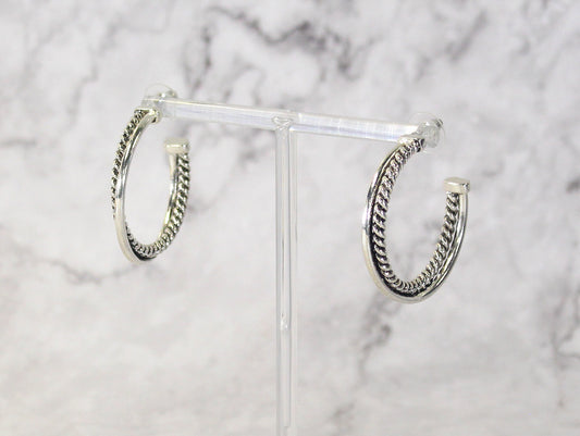 1126 (1) SILVER CROSSOVER LINE HOOP ER