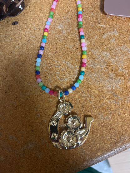 1013 T185 Gold-Tone Floral Horseshoe Charm Pendant on Multi Beads