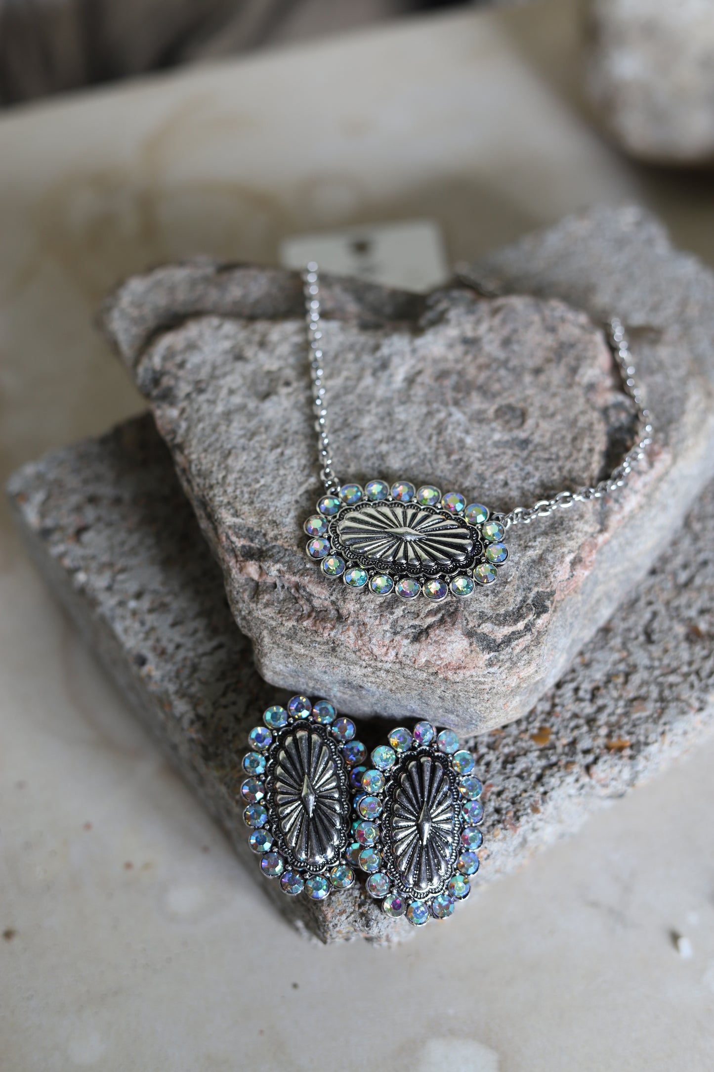 0771 T37 CRYSTAL CONCHO NL