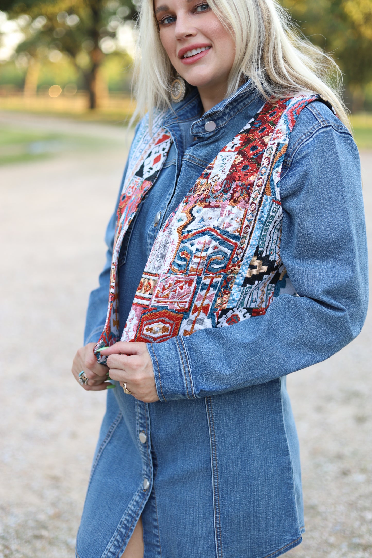 TH9810 AZTEC BLUE WEAVED VEST(2)CURVY