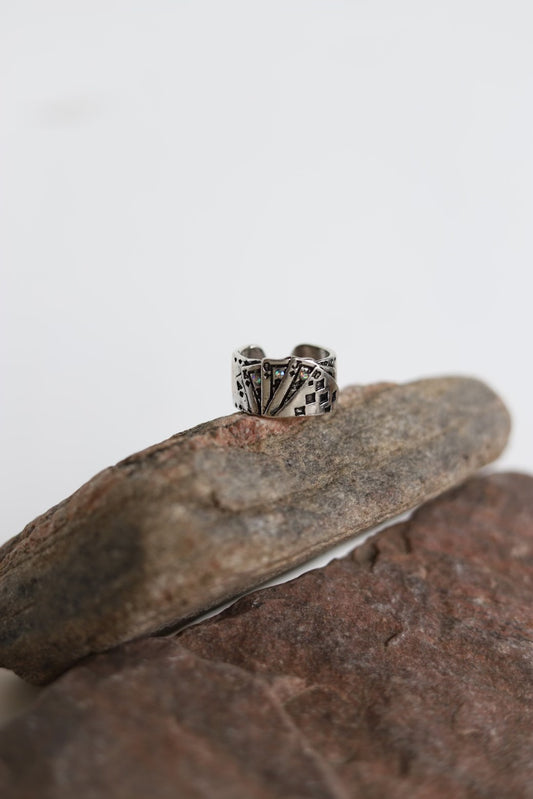 0133 H53 ETCHED POKER CARD RING W/ AB CRYSTALS