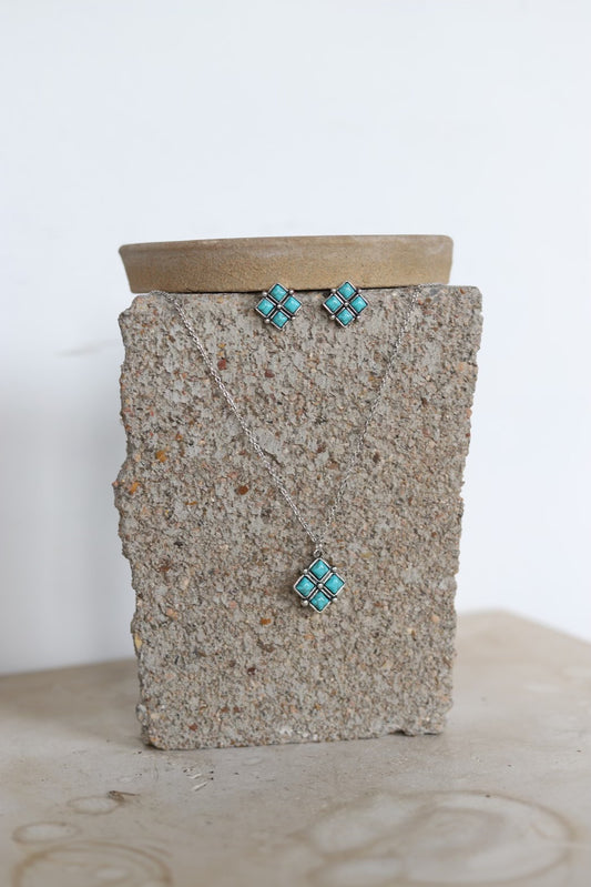 1102 HH192 18" DIAMOND SHAPED TURQ NECKLACE