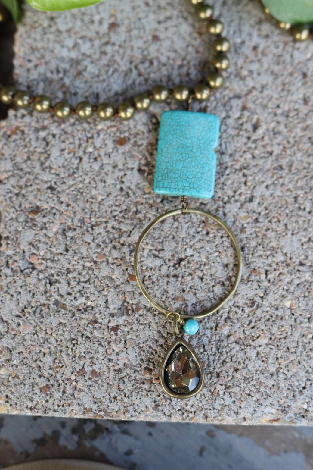 82323 N1-2 AQ GOLD BEAD NL WITH TURQ STONE AND CRYSTAL DANGLE