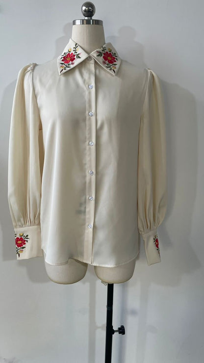 TH11 IVORY FLORAL EMBROIDED COLLAR BLOUSE (7 PIECES)