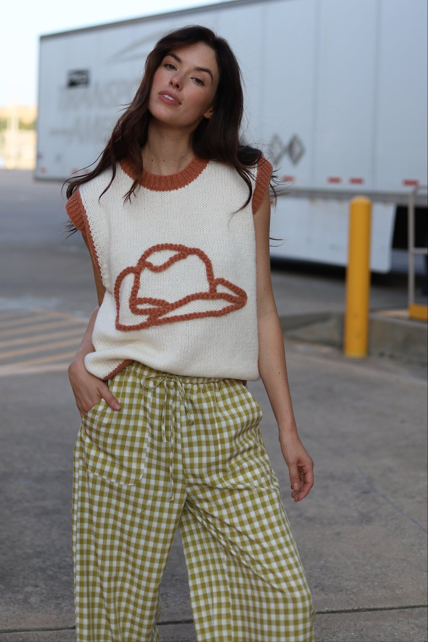 TH4213 HAT IVORY VNECK SWEATER (7 Piece)