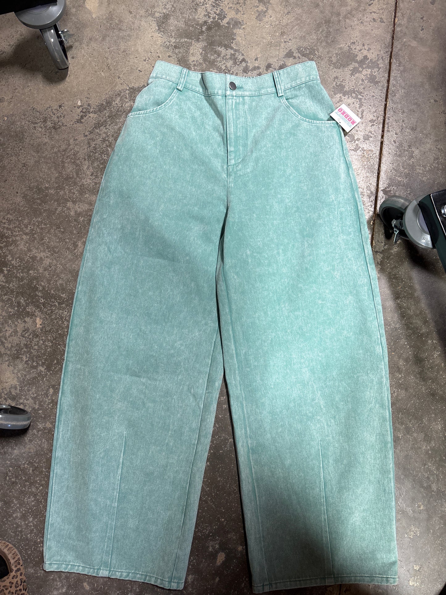 TH61 VINTAGE WASH TURQ WIDE LEGGED BARREL JEAN (7 PIECES)