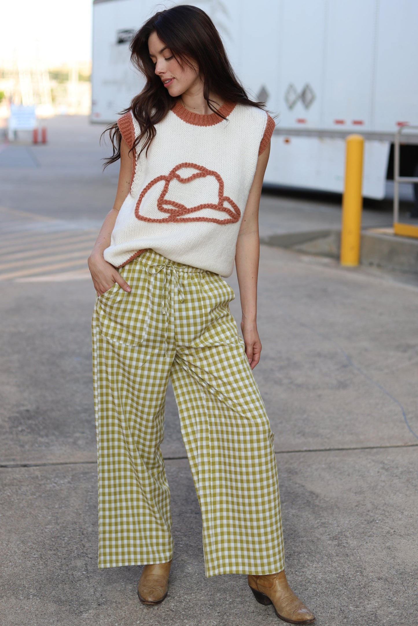 TH4213 HAT IVORY VNECK SWEATER (7 Piece)