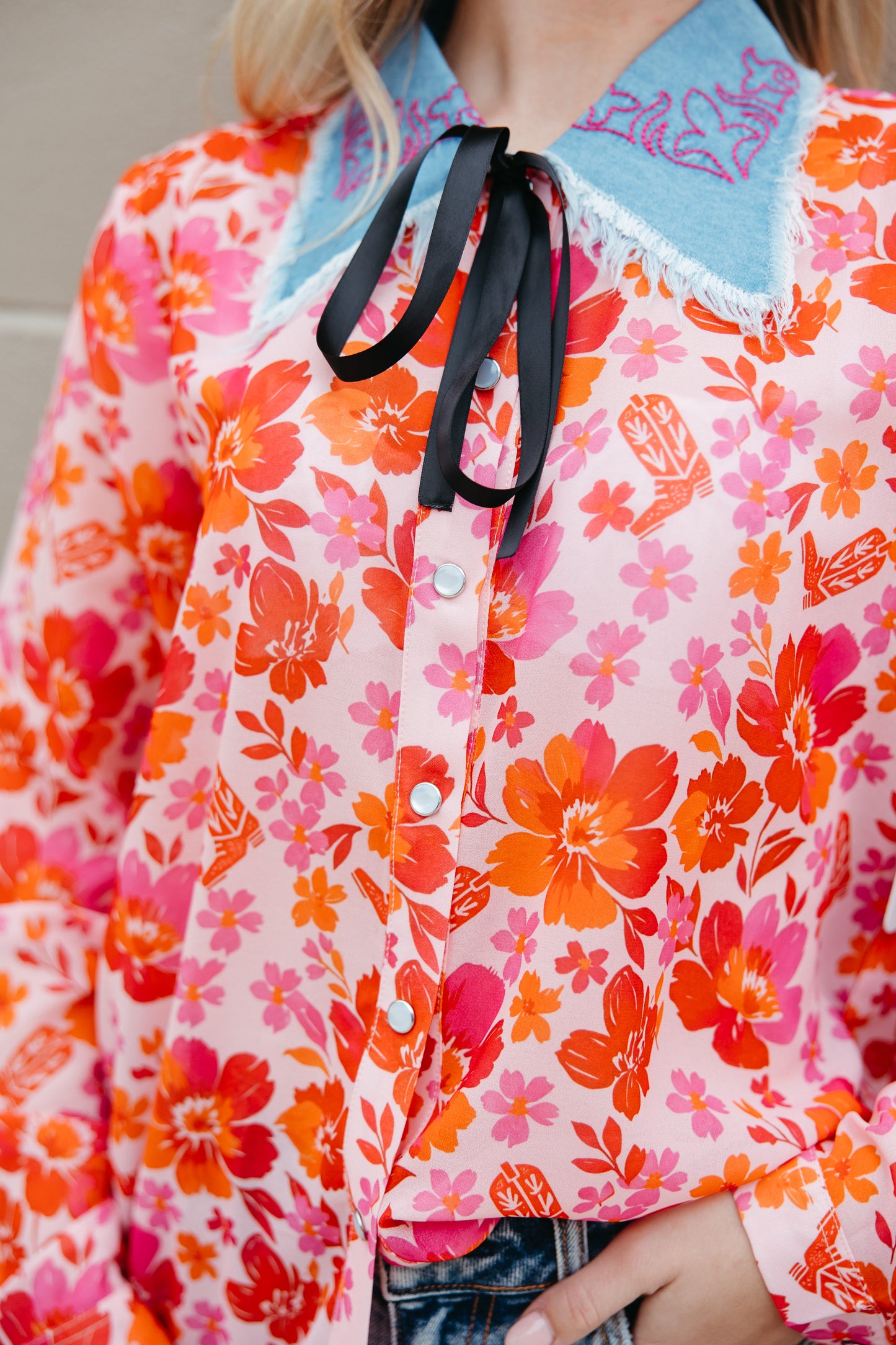 TH2882 PINK FLOWER DENIM COLLAR PEARL SNAP TOP(7 Piece)